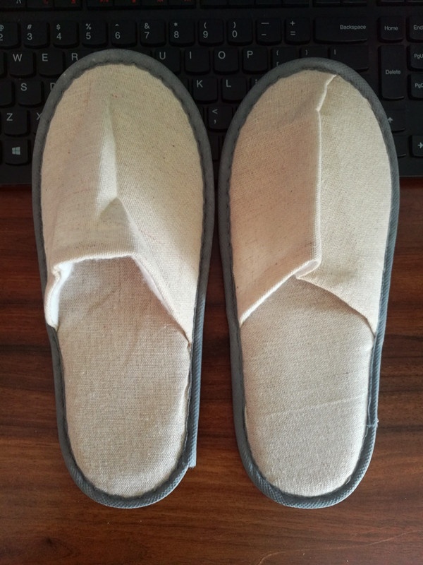 Adults' Disposable Linen Slippers for In-Room Use - Image 4