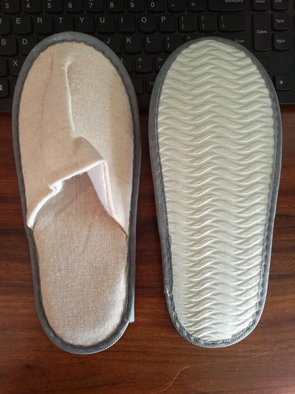 Adults' Disposable Linen Slippers for In-Room Use - Image 2